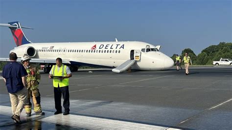 Delta plane lands with nose gear up at Charlotte airport